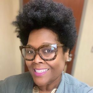 Meet your Posher, Sandra